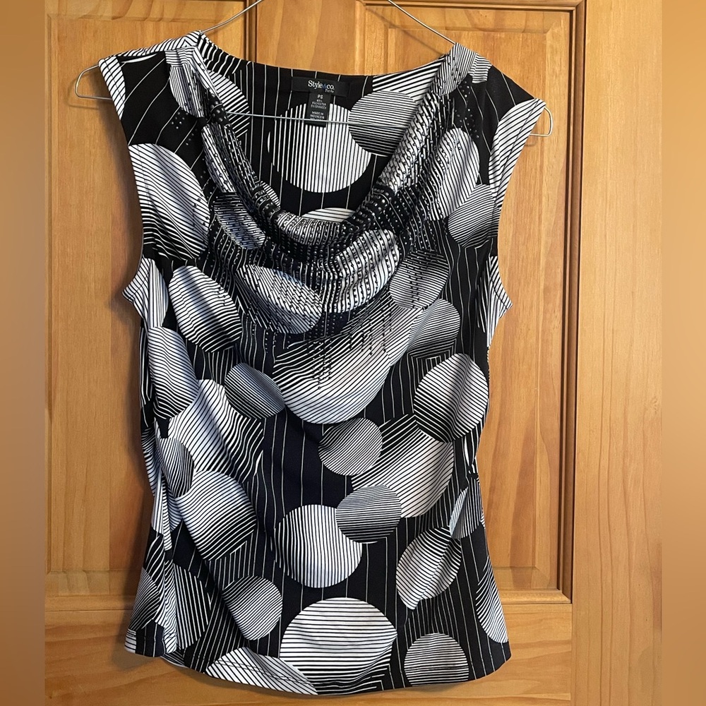 Style & Co Black and White Geometric Top